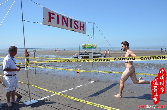 where to find nude running races