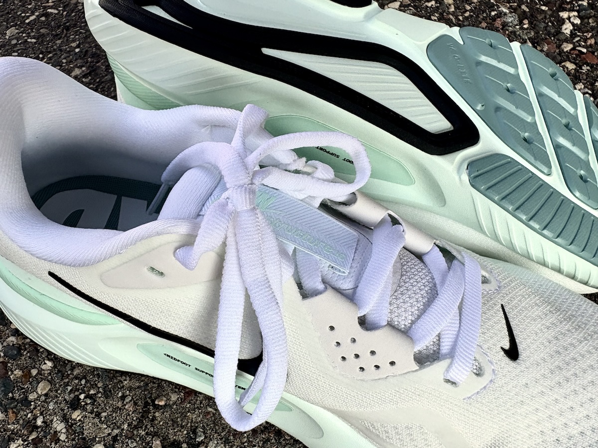 Nike Structure 26 Laces